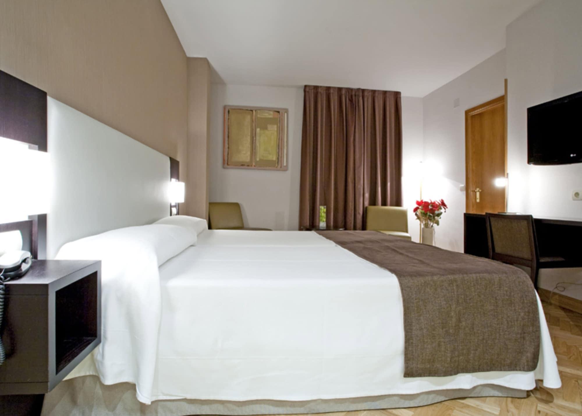 Hostal Carlos III Getafe Exterior foto