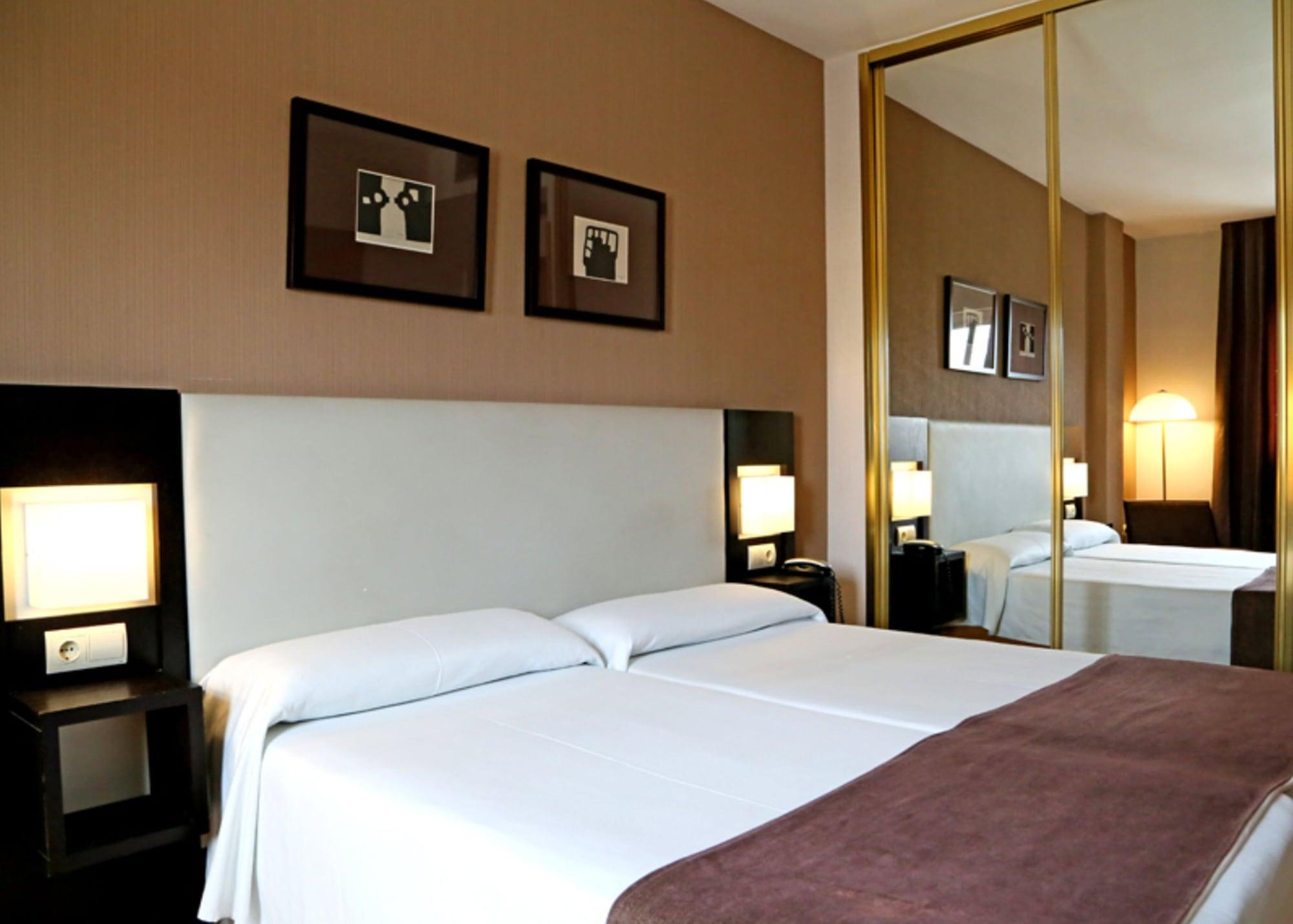 Hostal Carlos III Getafe Exterior foto