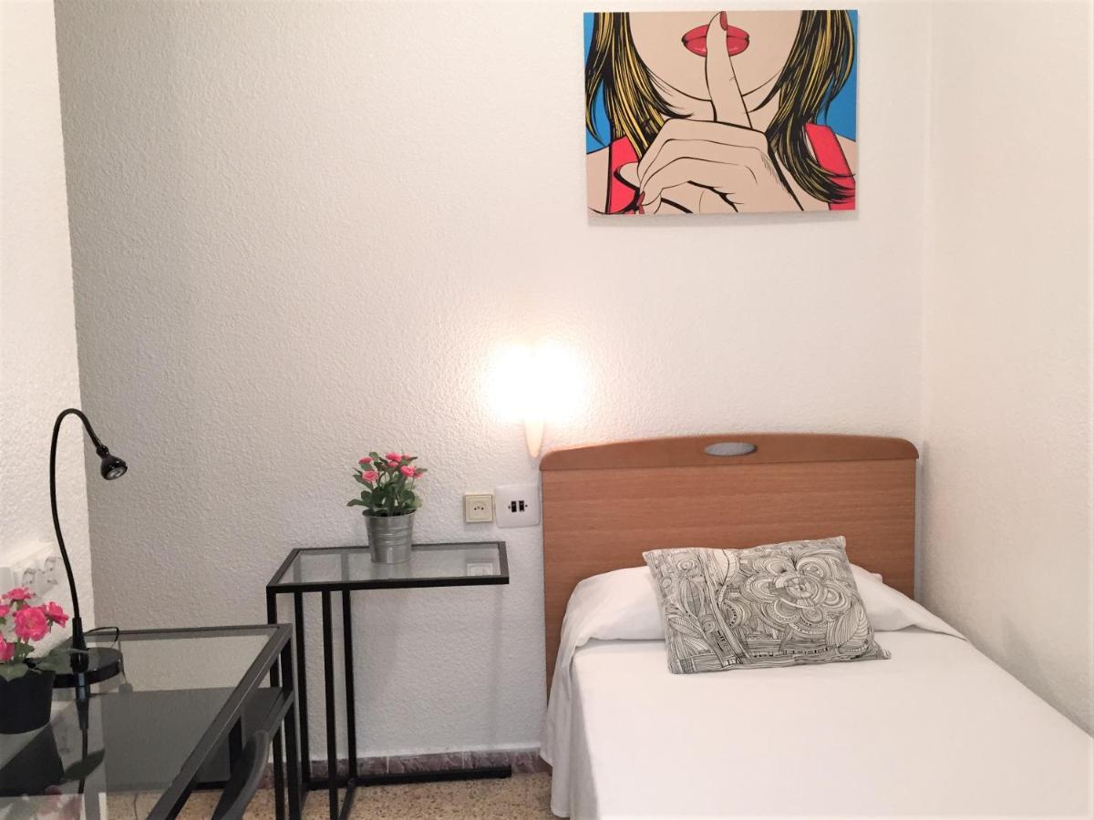 Hostal Carlos III Getafe Exterior foto
